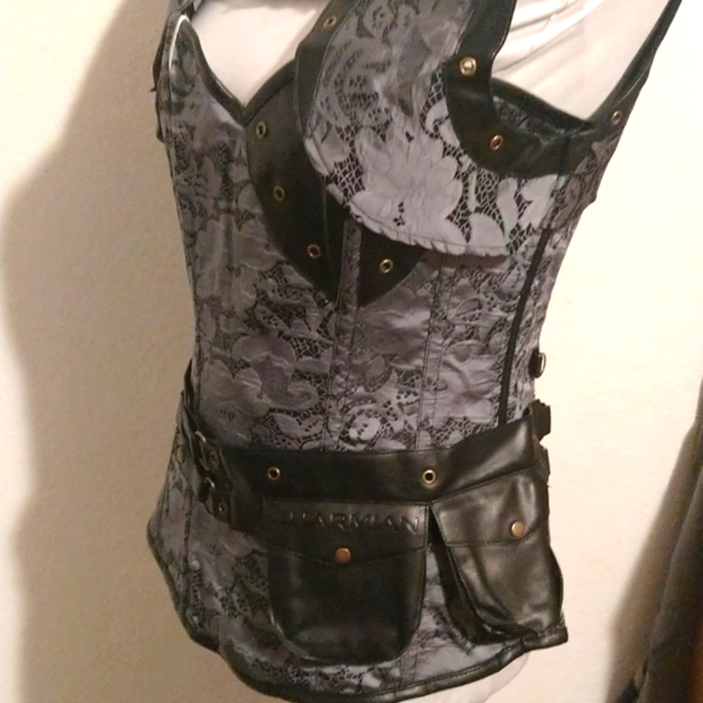 SO UNIQUE AND SPECIAL BNWT FIVE PIECE SET CORSET, Goth, Rock, Steampunk - Picture 3 of 11